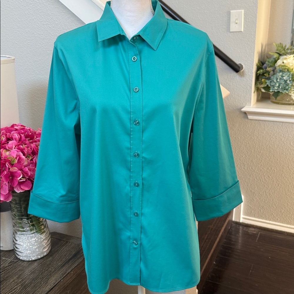 Chico’s NO IRON™ Stretch-Sateen Shirt in Seaspray - Picture 7 of 13